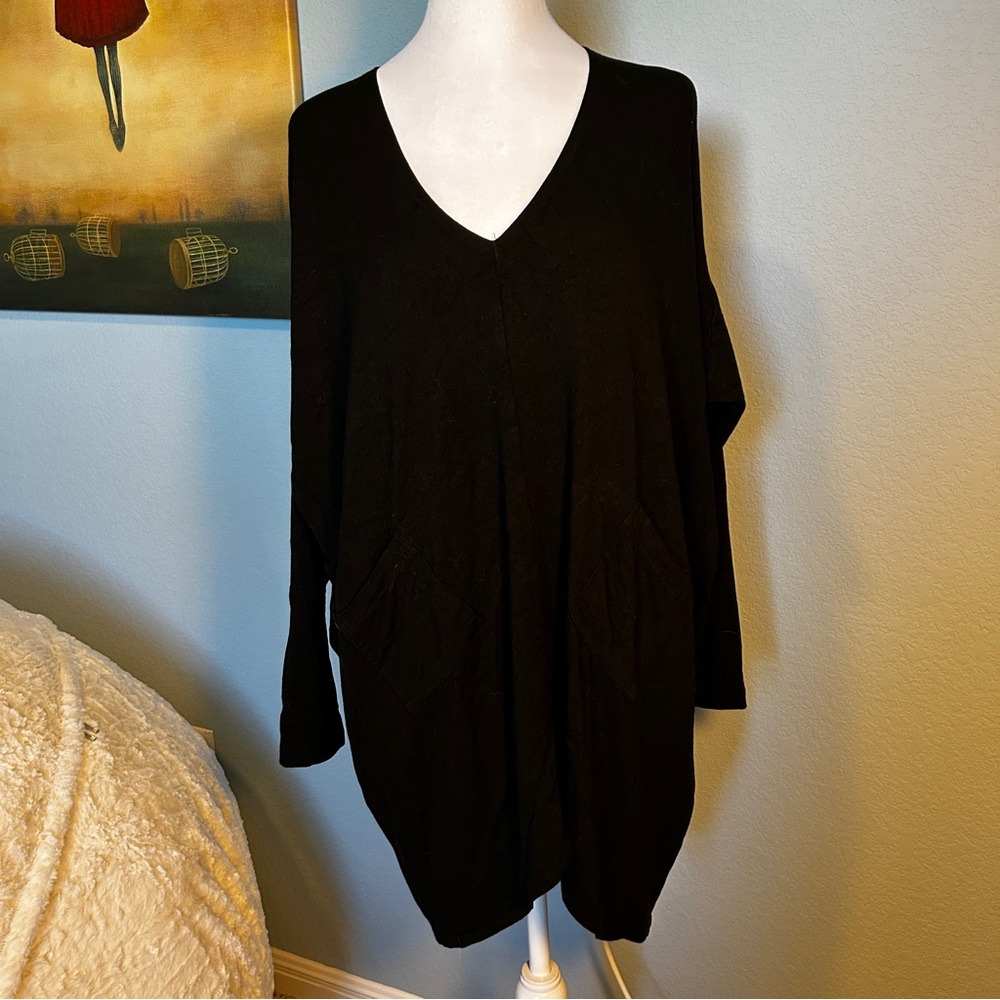 BRYN WALKER Black V-Neck Tunic Top Size M